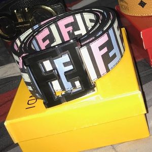 Selling fendi belt comes with box